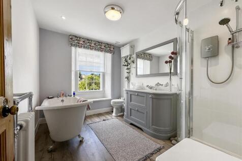 Family Bathroom.JPG
