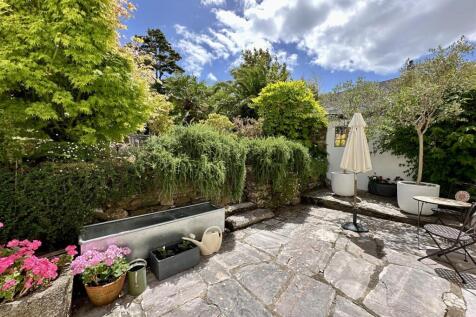 Rear Courtyard.JPG