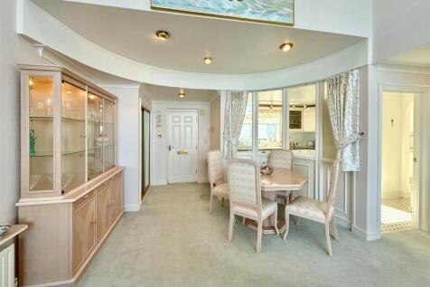 Dining Area Towards Kitchen.JPG