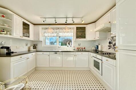 Kitchen Breakfast Room.JPG