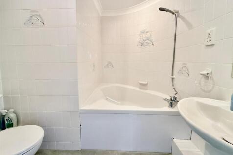 Bathroom.JPG
