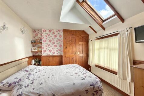 Bedroom 1.jpg