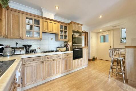 Kitchen Area.jpg