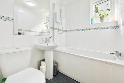 Main Bathroom.JPG