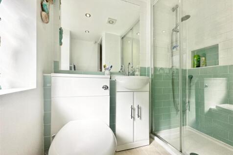 Bedroom 1 En Suite.JPG