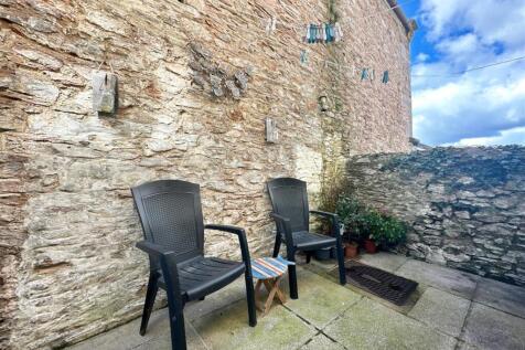 Rear Patio.JPG
