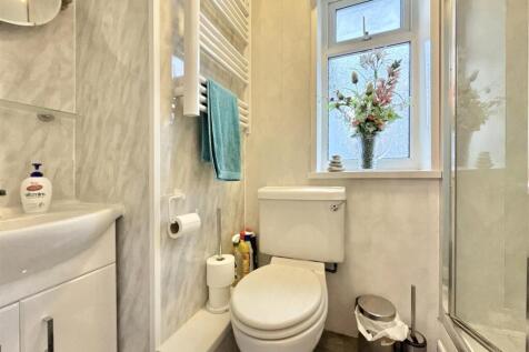 Bedroom 6 Ensuite.jpeg