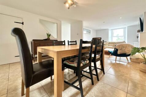 Dining Area.JPG