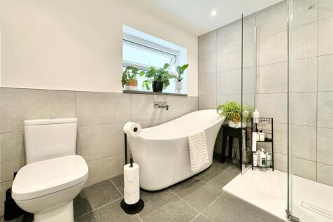 Bathroom WC.JPG