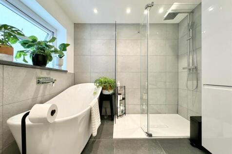 Bathroom.JPG