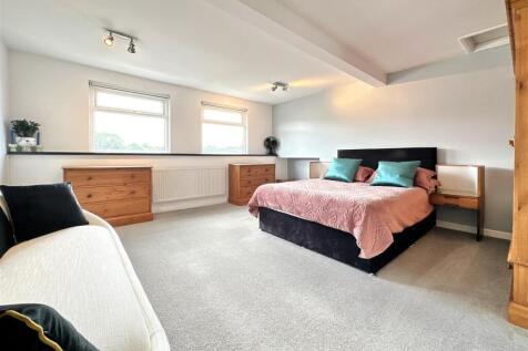 Bedroom 1.JPG