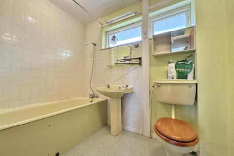 Bathroom.JPG