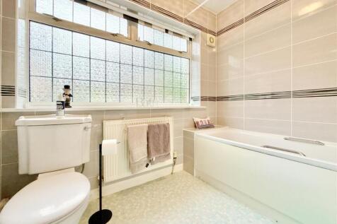 Bathroom(2).JPG