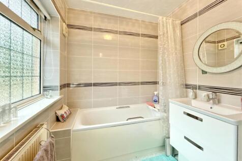 Bathroom.JPG