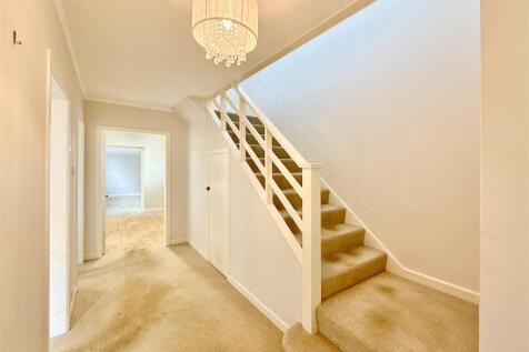 Entrance Hallway.JPG