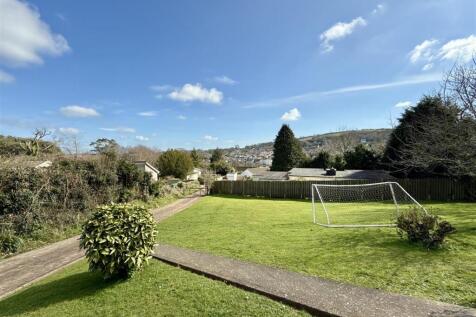 Front Gardens.JPG