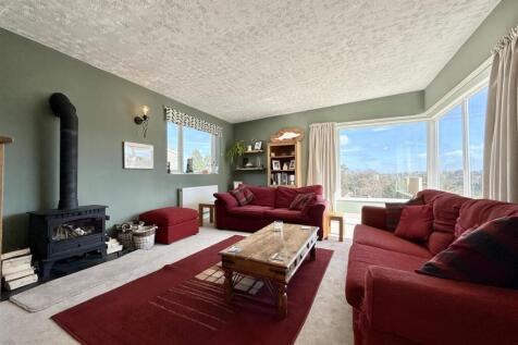 Lounge From Door.JPG