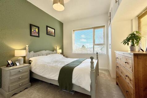 Bed 1(2).JPG