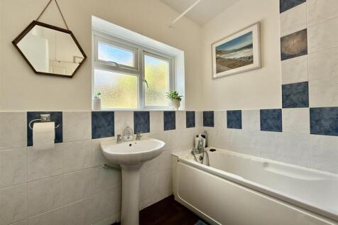 Family Bathroom.JPG
