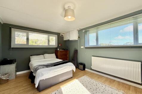 Studio Bed 4.JPG