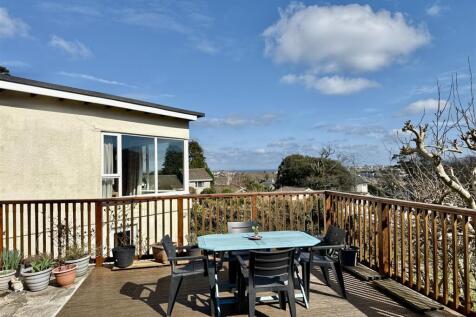 Deck Seating Area.JPG