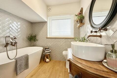 Bathroom.JPG