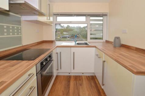 9 Brimlands - kitchen 1.JPG