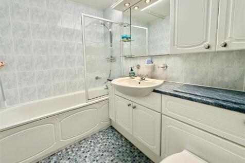 Bathroom.JPG