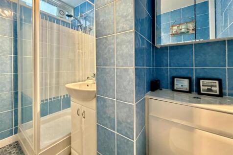 Shower Room.JPG