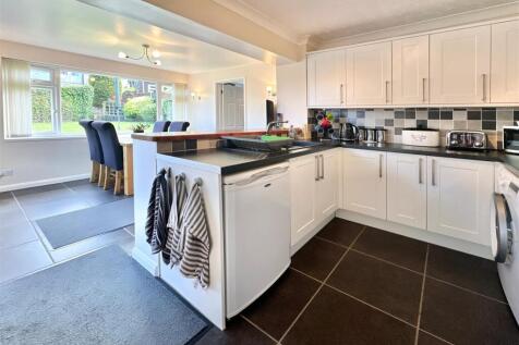 Kitchen Towards Dining Area.JPG