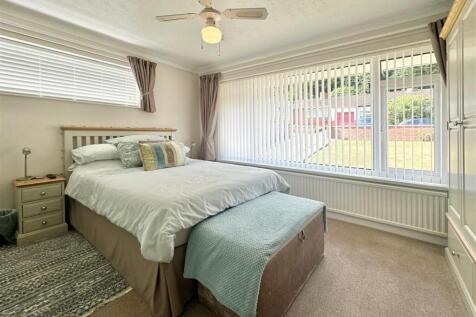 Bedroom 1.JPG