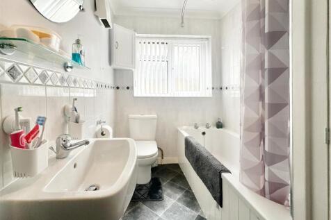 Family Bathroom.JPG