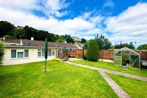 Rer Lawn Towards Bungalow.JPG
