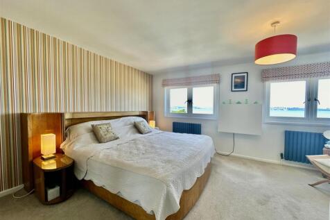Bedroom_1.jpg