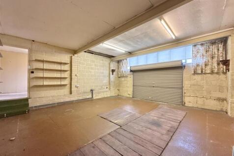 Garage Right.jpg