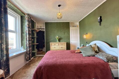 Bedroom 1.jpg