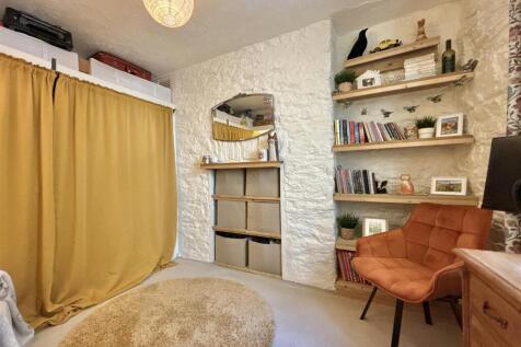 Bedroom_2.jpg