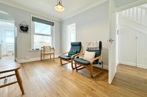 Diing Room Towards Kitchen.JPG