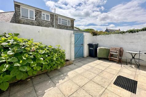 Rear Courtyard Towards Gate.JPG
