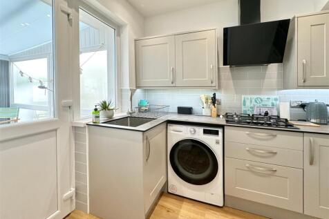 Kitchen Towards Conservatory.JPG