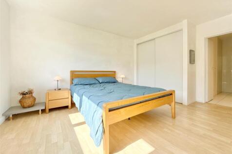 Bed 2 Storage.JPG