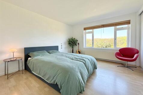 Bed 3.JPG