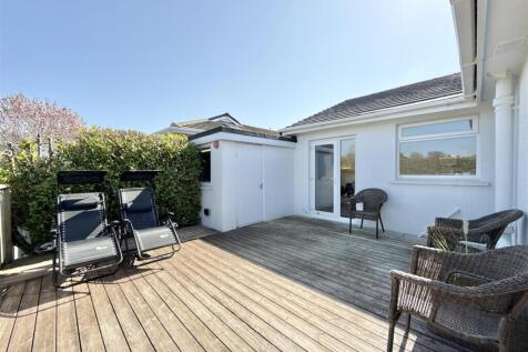 Deck Towards Kitchen.JPG