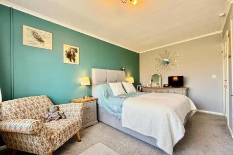 Bedroom 1.jpg