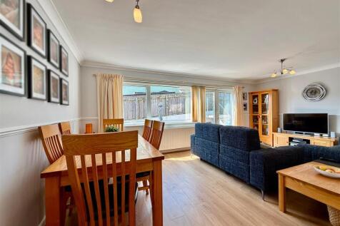 Dining Area Towards Lounge.jpg