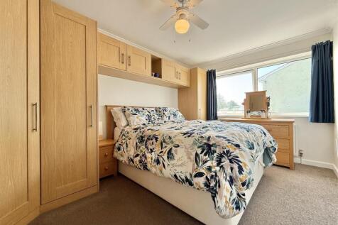 Bed 1.jpg