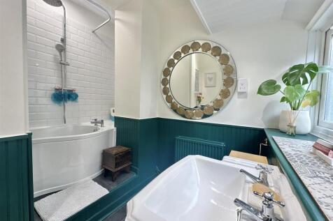 Family Bathroom.jpg