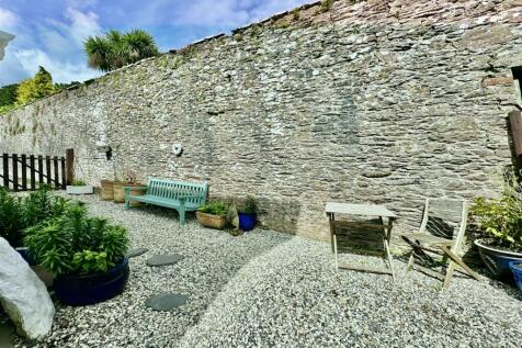 Front_Courtyard.jpg