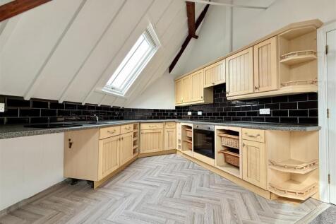 Kitchen (2).JPG
