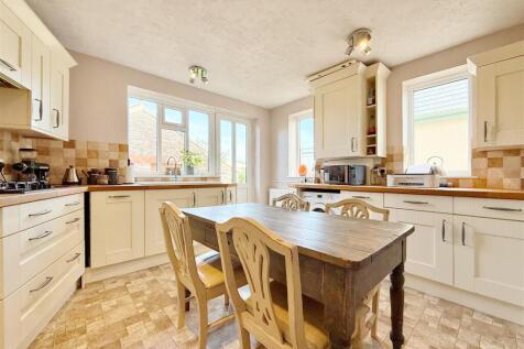 Dining Area Towards Rear.JPG
